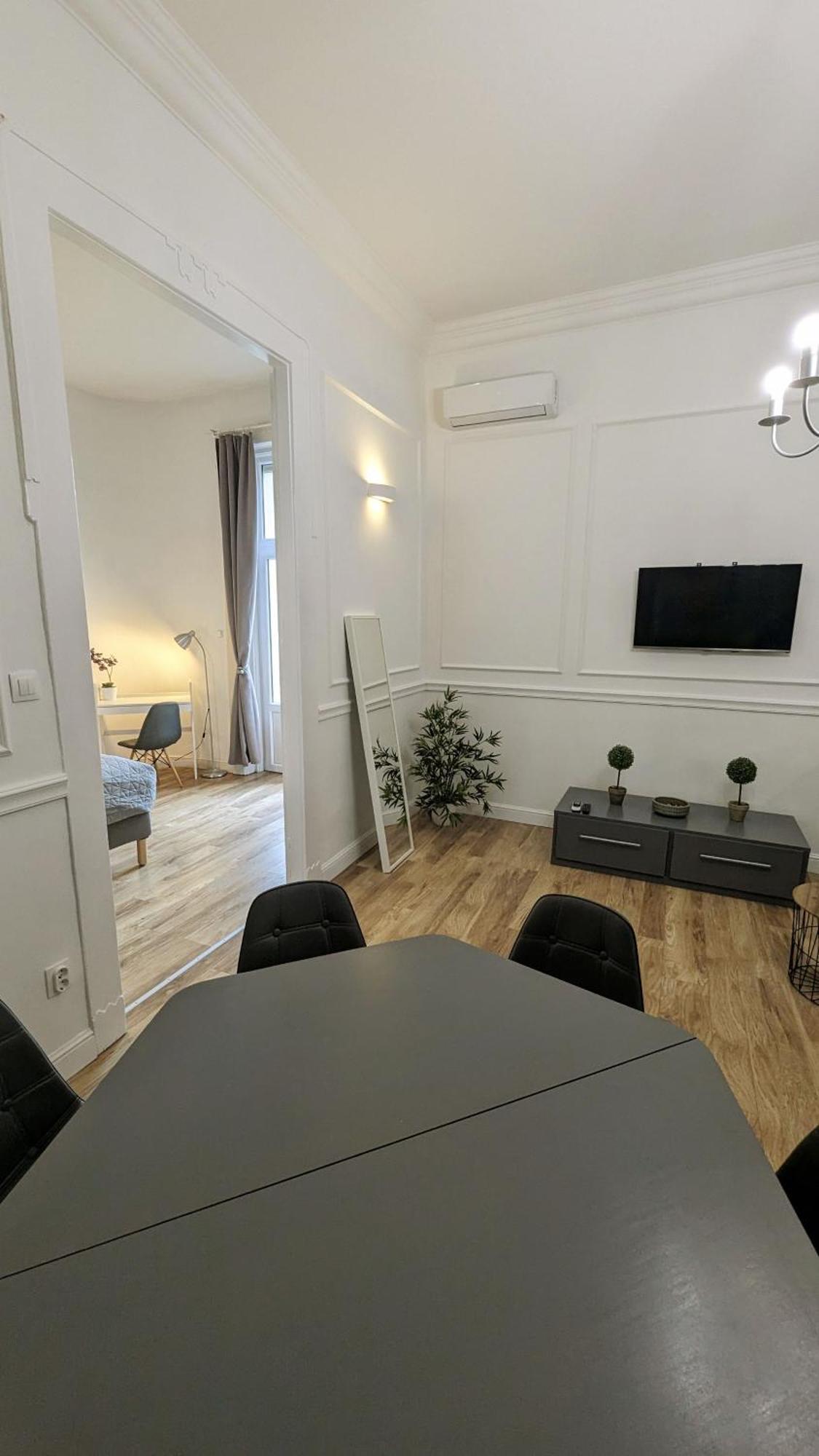 3 Room Apartment In The Beautiful Street Budapest Exteriör bild