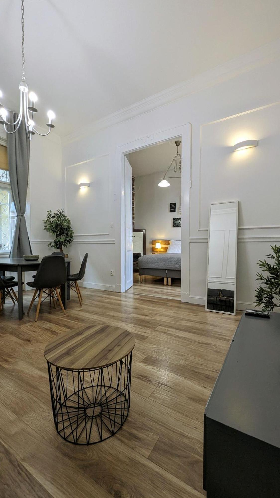 3 Room Apartment In The Beautiful Street Budapest Exteriör bild