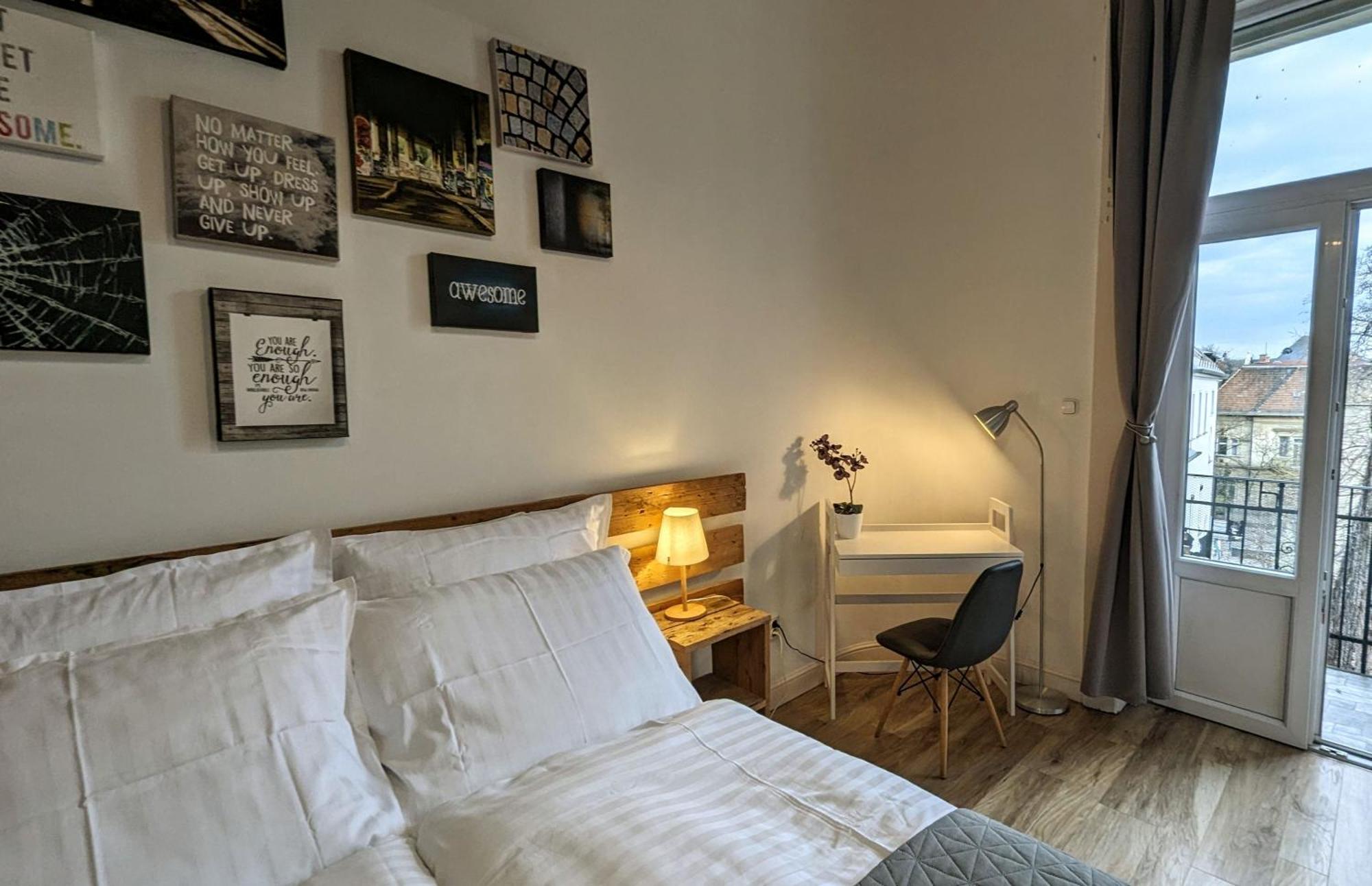 3 Room Apartment In The Beautiful Street Budapest Exteriör bild