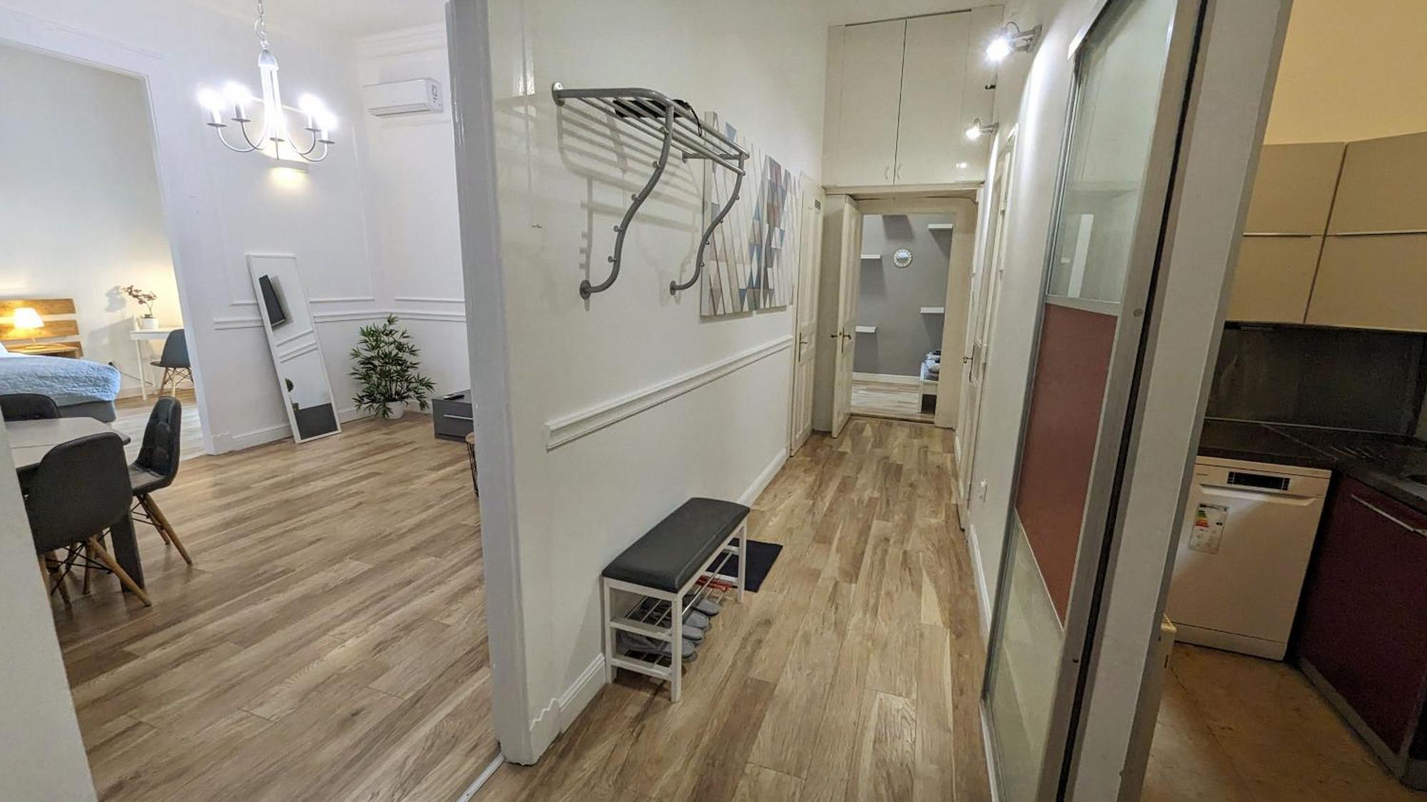 3 Room Apartment In The Beautiful Street Budapest Exteriör bild