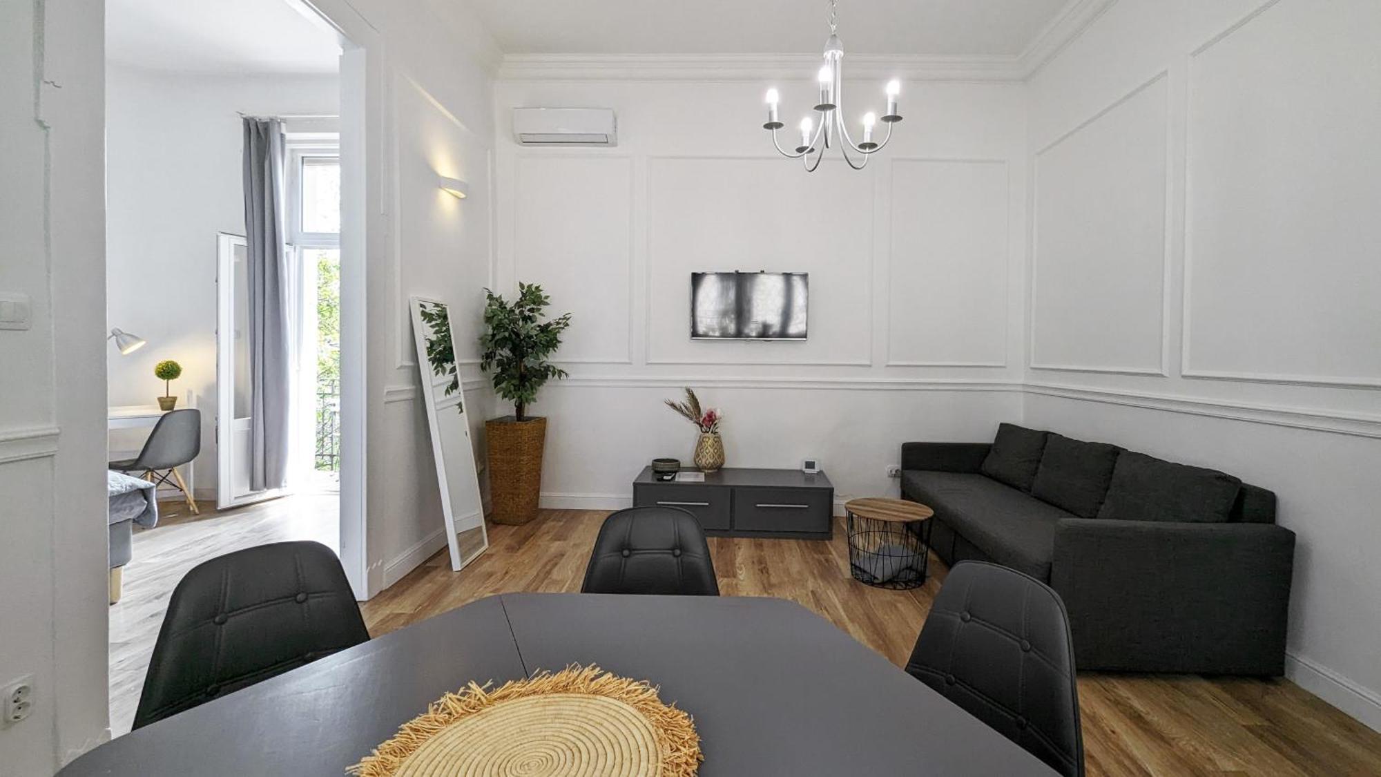 3 Room Apartment In The Beautiful Street Budapest Exteriör bild