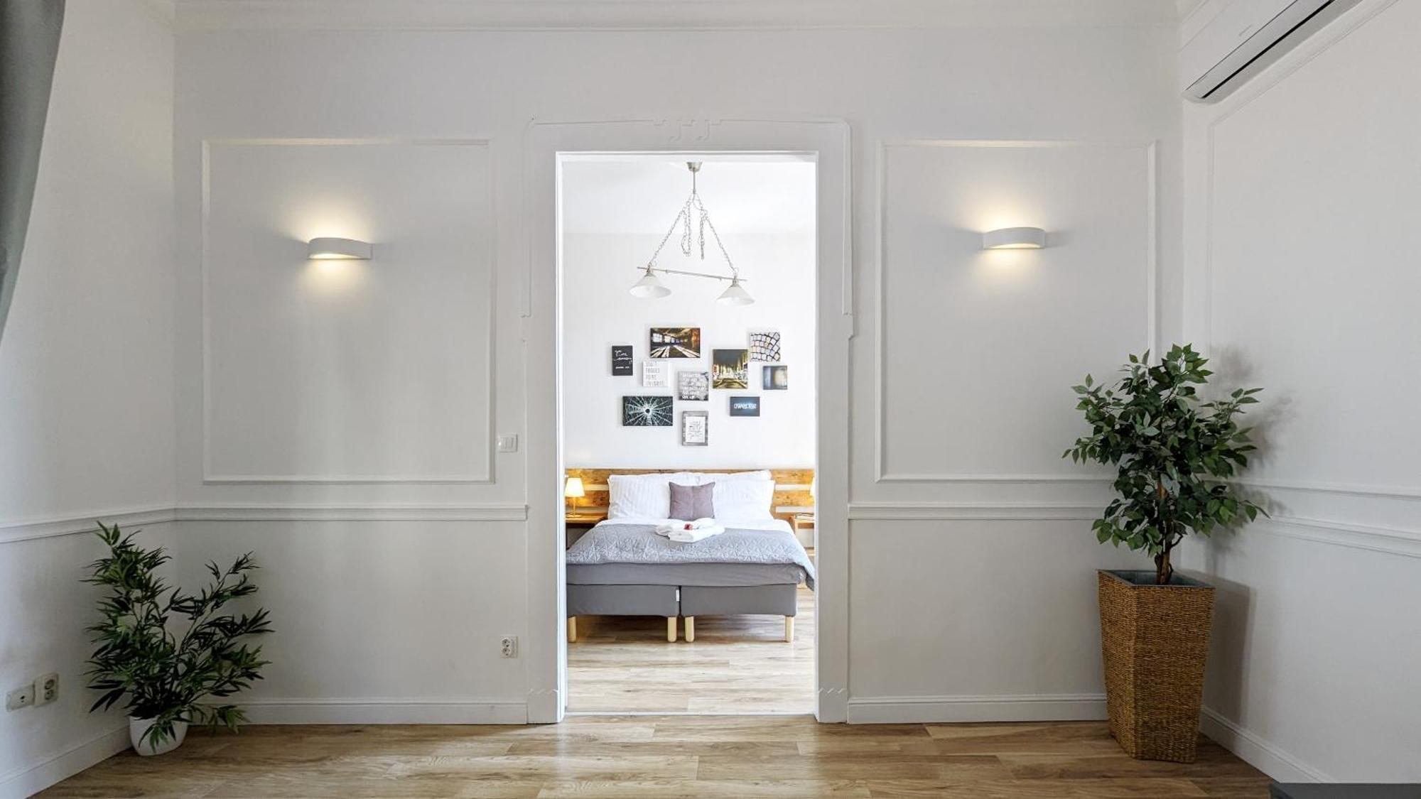 3 Room Apartment In The Beautiful Street Budapest Exteriör bild