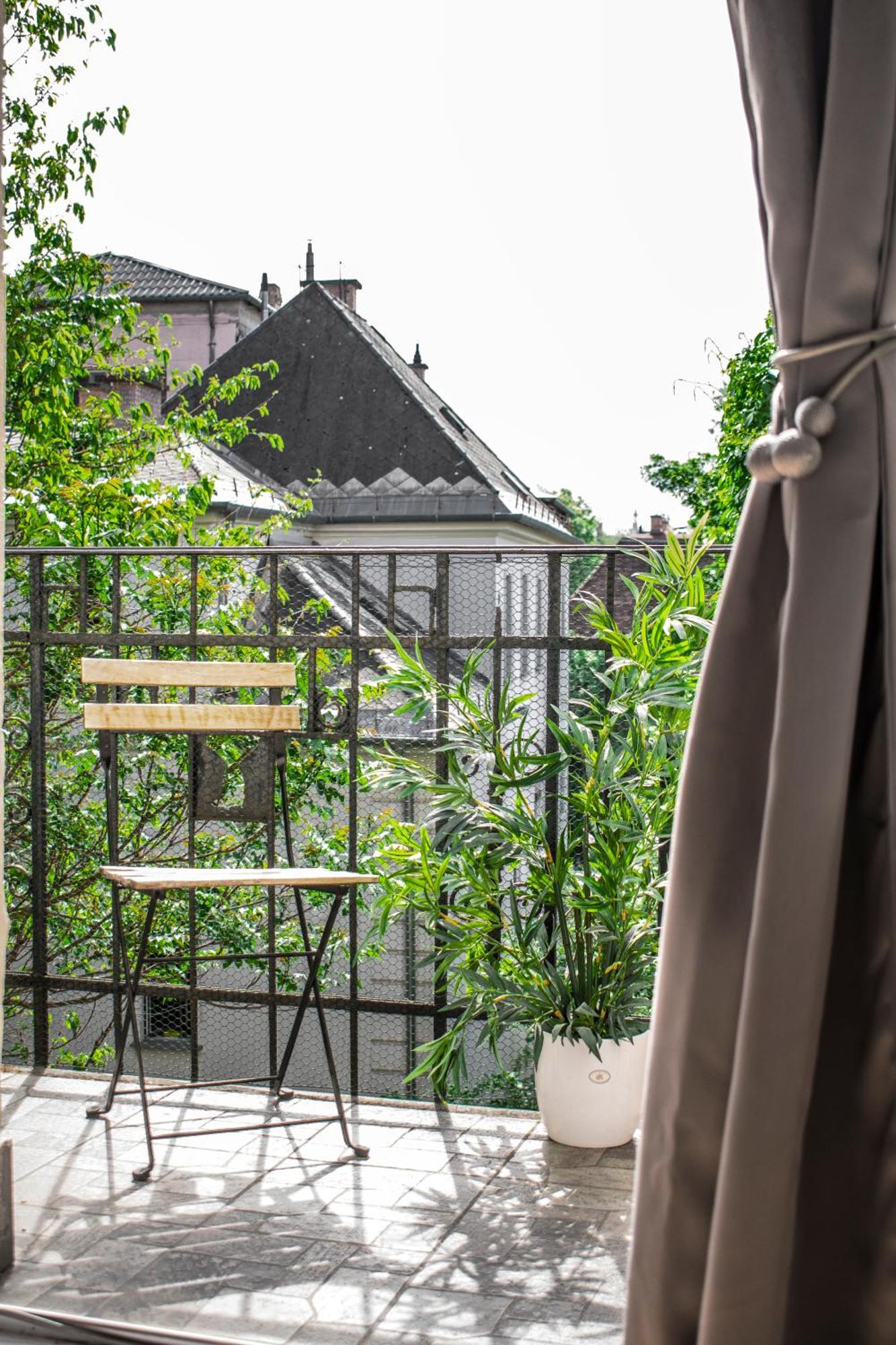 3 Room Apartment In The Beautiful Street Budapest Exteriör bild