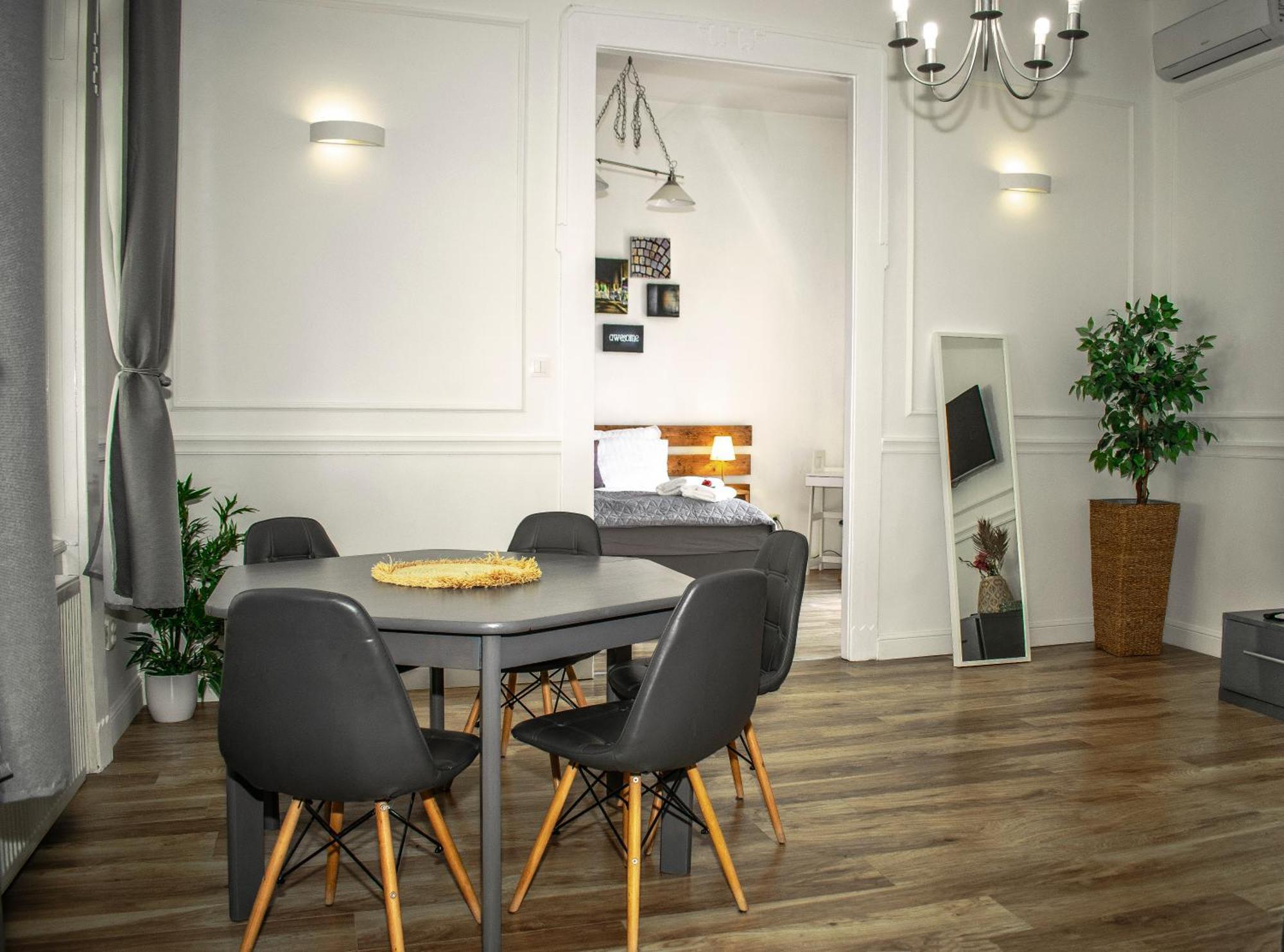 3 Room Apartment In The Beautiful Street Budapest Exteriör bild