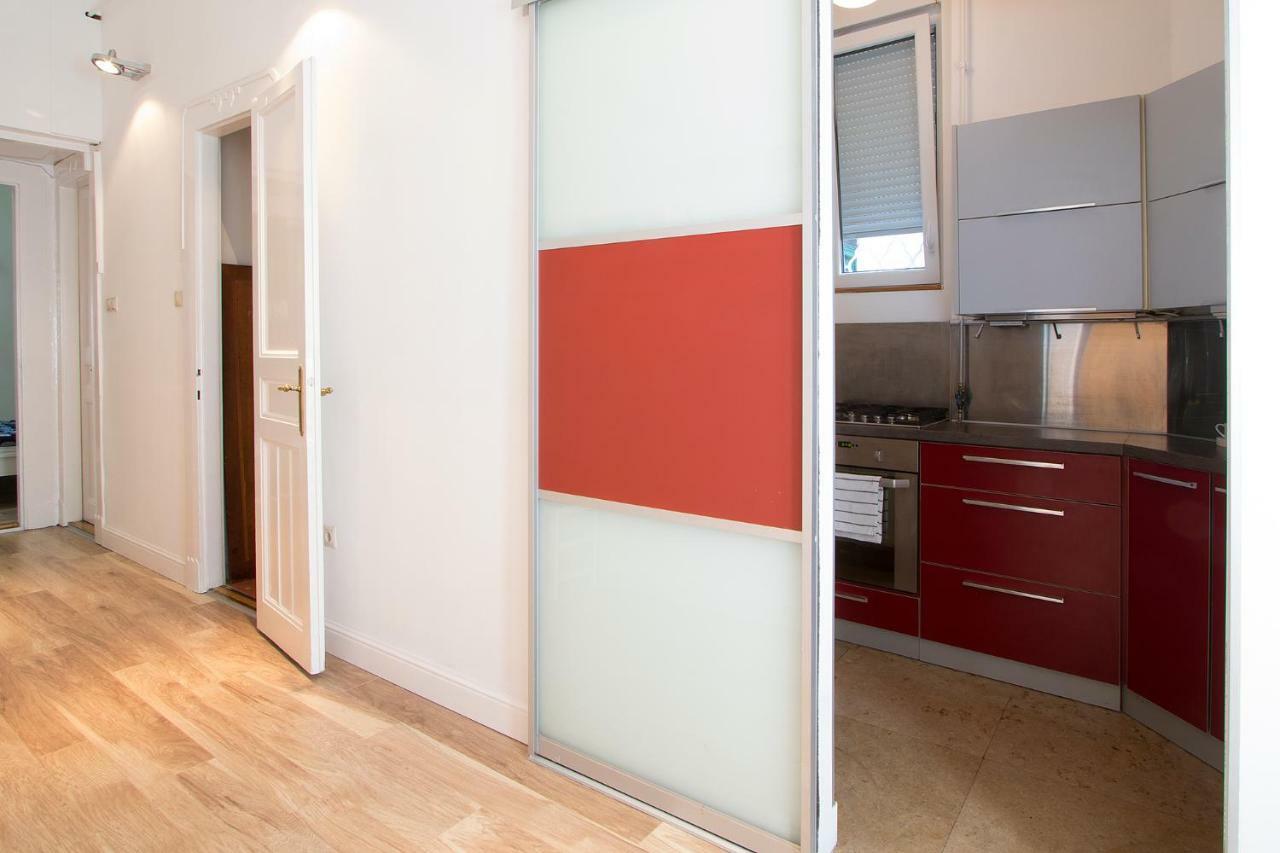 3 Room Apartment In The Beautiful Street Budapest Exteriör bild