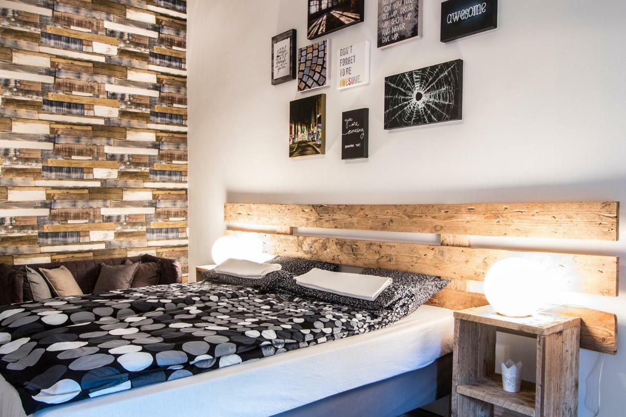 3 Room Apartment In The Beautiful Street Budapest Exteriör bild