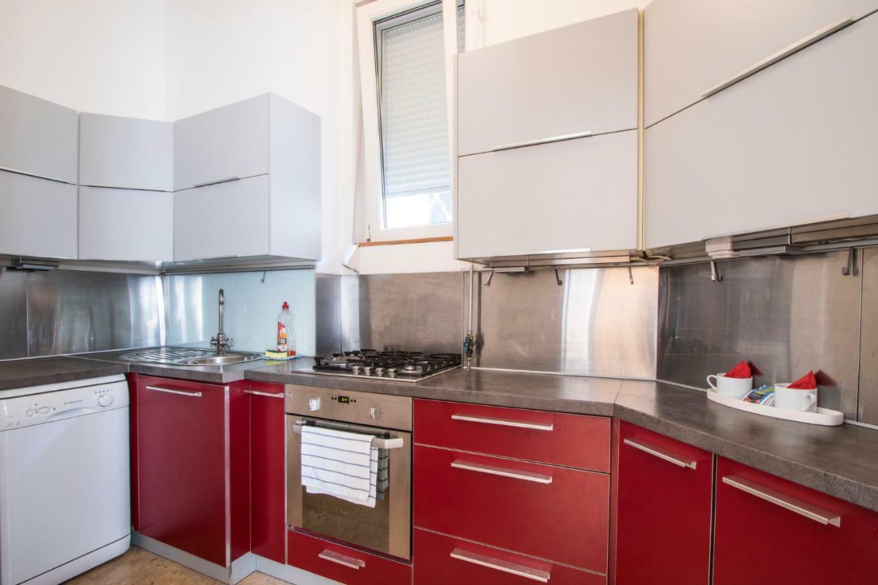 3 Room Apartment In The Beautiful Street Budapest Exteriör bild