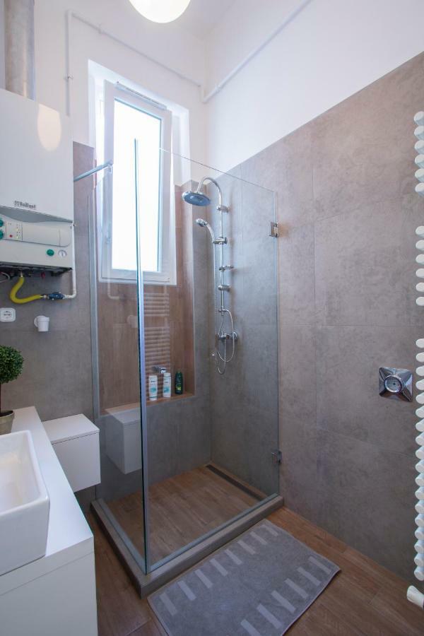 3 Room Apartment In The Beautiful Street Budapest Exteriör bild